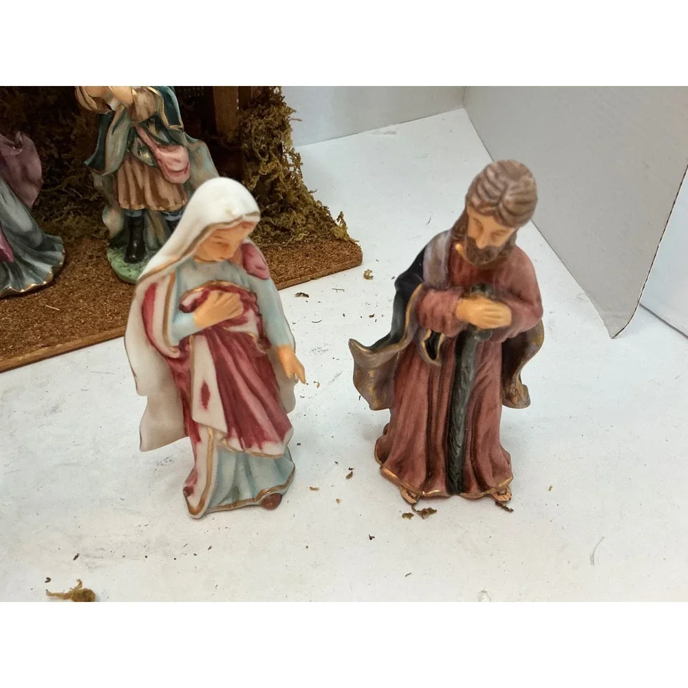 Coyne's & Co Vintage O' Holy Night 12 Piece Porcelain Nativity Set with Stable